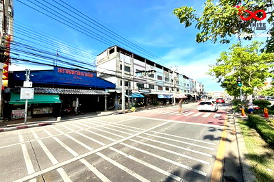 อาคารพาณิชย์ เขตดอนเมือง : ขายอาคารพาณิชย์ 3 ชั้น 3 คูหา 39 ตร.ว. ในตลาดวัฒนานันท์ ดอนเมือง ติดถนนสรงประภา