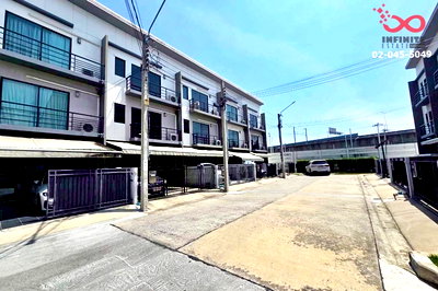 ทาวน์โฮม นนทบุรี : ขายทาวน์โฮม 3 ชั้น บ้านกลางเมือง ปิ่นเกล้า-จรัญฯ  19 ตร.ว. ถนนจรัญสนิทวงศ์ ขายต่ำกว่าทุน
