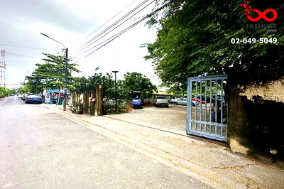 ที่ดิน โรงเรียนนานาชาติเด่นหล้า : ขายที่ดิน 371 ตร.ว.พร้อมสิ่งปลูกสร้าง ซอยคู้บอน 24 เข้าออกได้ 2 ทาง ใกล้รถไฟฟ้าสายสีชมพู