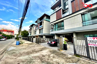 โฮมออฟฟิศ ถนนศรีนครินทร์ : ขายโฮมออฟฟิศ 4.5ชั้น ศรีนครินทร์ 15 สวนหลวง ใกล้รถไฟฟ้าสายสีเหลือง สถานีศรีกรีฑา