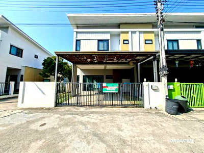 Townhouses for sale : TOWN HOUSE 28.7 Sq.w. Lat Lum Kaeo Pathumthani for 2.1M