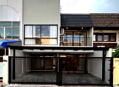Townhouses for rent Watthana : ME2500111 Townhome For Rent Soi Ekamai 22