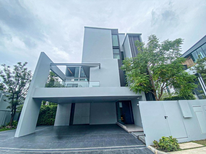 Houses for sale : Vive Krungthep Kreetha, luxury corner house  4 bedrooms, 5 bathrooms, 421 sq m, elevator.