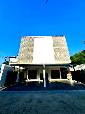 โฮมออฟฟิศให้เช่า : ✨ ให้เช่าโฮมออฟฟิศ / บ้านแฝด 3 ชั้น สไตล์ Modern Luxury ใหม่แกะกล่อง ✨ ลาดพร้าว 87 แยก 28 3 ห้องนอน 3 ห้องน้ำ (ต่อ1หลัง) หลัง CDC เพียง 750 เมตร