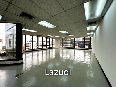 Office for rent : 100 sqm corner office in 253 Asoke Building Khlong Toei Nuea Bangkok