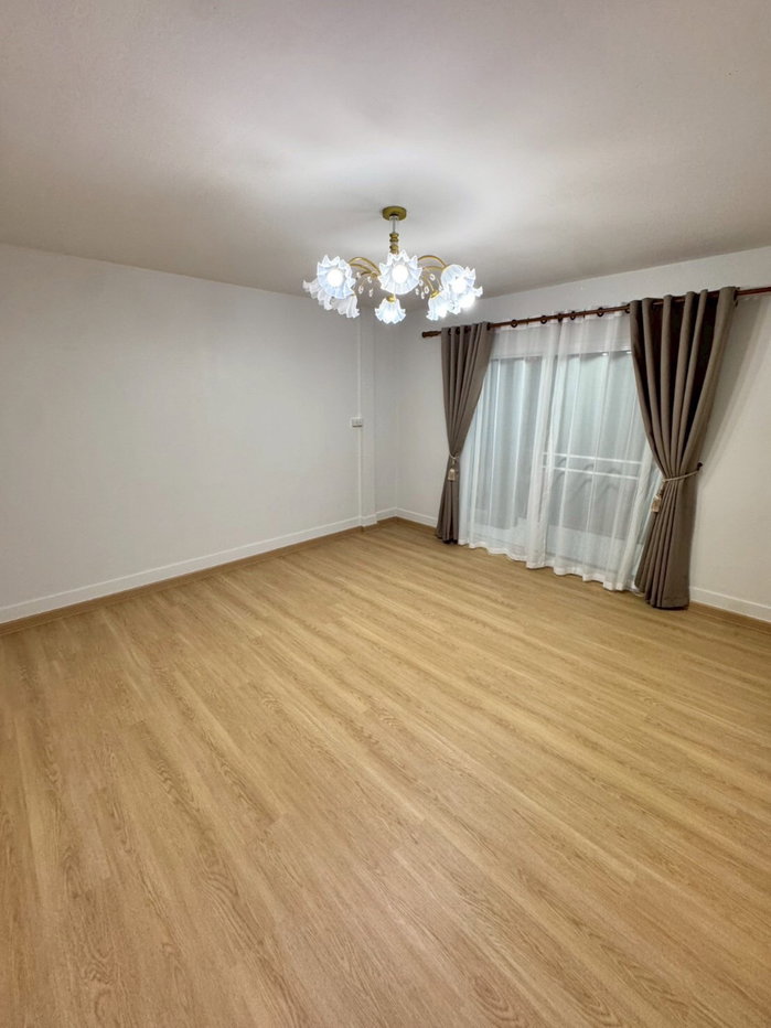 รูป ขายทาวน์โฮม 2 ชั้น ถ.เนตรดี บางแสน รีโนเวทใหม่ทั้งหลัง - รูปที่ 18/22