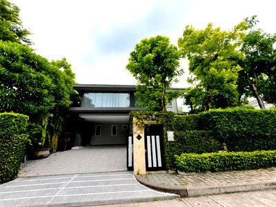 บ้านเดี่ยวให้เช่า : 🏡✨ ให้เช่าบ้านเดี่ยวหรู 2 ชั้น — หมู่บ้านโกลเด้น-นครา อ่อนนุช 65 Fully Furnished บ้านหลังใหญ่ บรรยากาศดี พร้อมเข้าอยู่ 