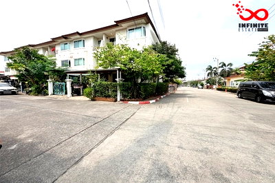 ทาวน์โฮม เทสโก้โลตัส ศรีนครินทร์ : ขายทาวน์เฮ้าส์ 3 ชั้น หมู่บ้านศุภาลัยวิลล์ สุขุมวิท 107 ซอยแบริ่ง 58