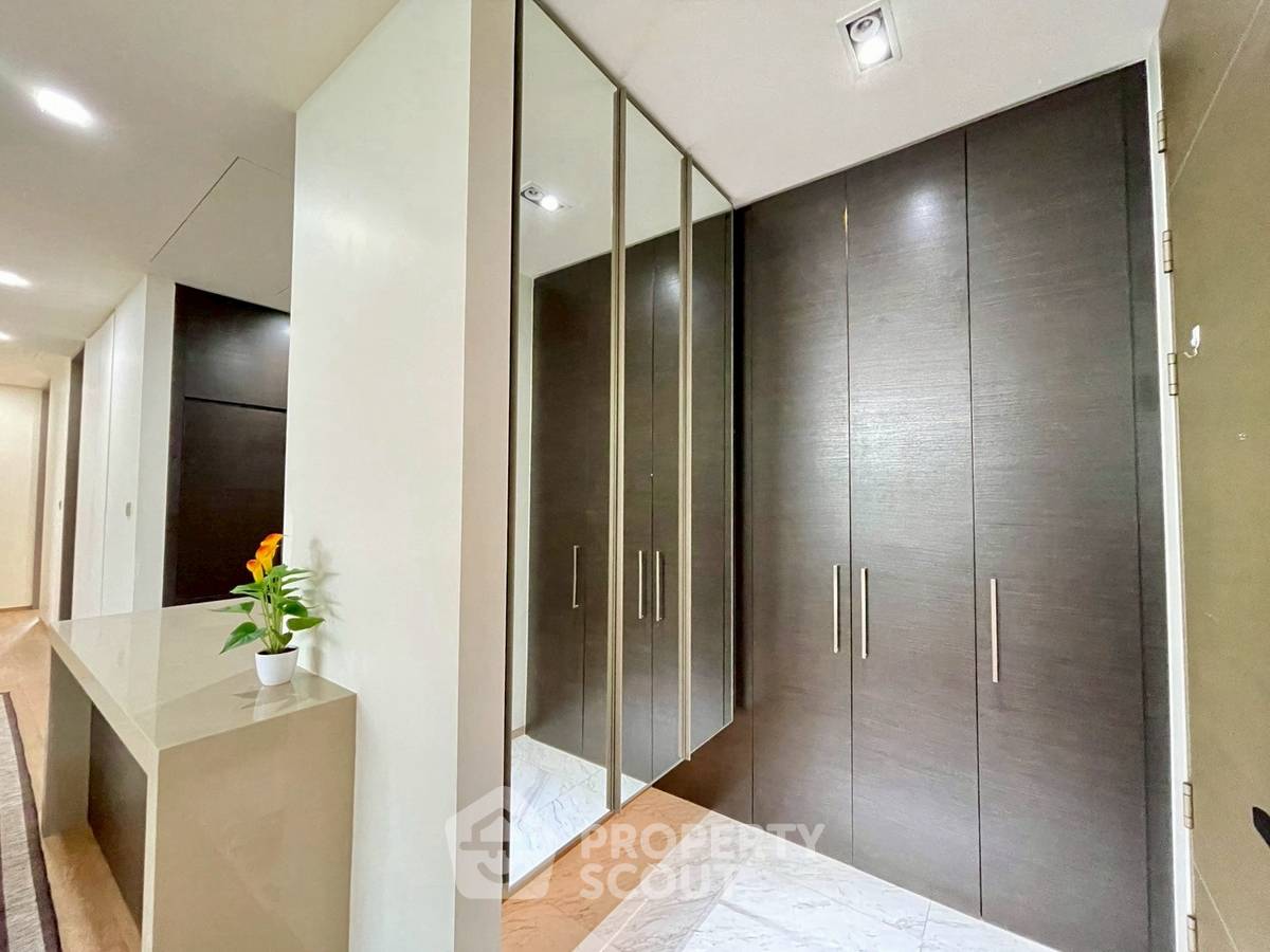 รูป คอนโด 2 ห้องนอน 120 ตร.ม. ที่ศาลาแดง วัน ใกล้ MRT สีลม (400 ม.) (ID 2926645) - รูปที่ 8/18