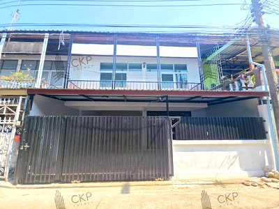 ทาวน์โฮม วิทยาลัยเทคนิคการสัตวแพทย์ : ขาย ทาวน์เฮาส์รีโนเวทใหม่พร้อมอยู่ในซอยรัชดา 32 บนทำเลใจกลางเมือง ใกล้ถนนรัชดาภิเษก ลาดพร้าว และ MRT ภาวนา พร้อมฟังก์ชัน 5 ห้องนอน 2 ห้องน้ำ