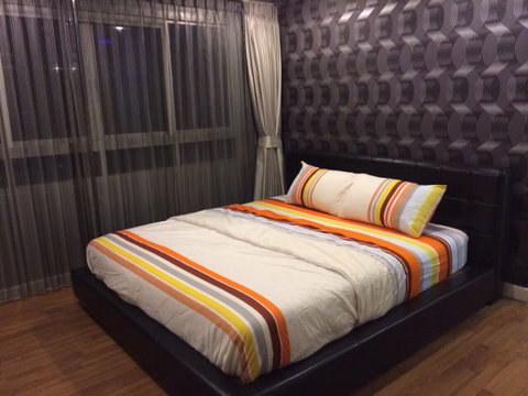 P-50934 — For Rent: The Clover Thonglor Sukhumvit Near BTS Thong Lo. 9th Floor, Large Unit 2 Bedrooms 2 Bathrooms 085-592-2897 Line: @easythaihome