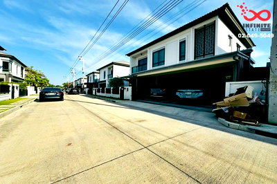 บ้านเดี่ยว ถนนกรุงเทพ-ชลบุรี มอเตอร์เวย์ : ขายบ้านเดี่ยว 60ตร.ว แกรนด์ บริทาเนีย พระราม 9 – กรุงเทพกรีฑา พัฒนาชนบท บ้านใหม่ไม่เคยอยู่ ใกล้สนามบินสุวรรณภูมิ