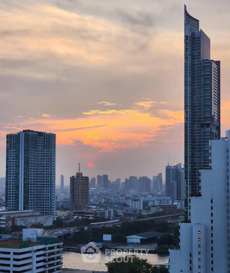 รูป คอนโด 2 ห้องนอน ศูนย์ใหญ่ Nusa State Tower ชั้น 18 ใกล้ BTS สะพานตากสิน 400 ม. (ID 2873603) - รูปที่ 9/19