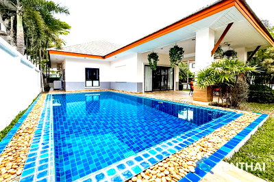 บ้านเดี่ยว ชลบุรี : วิลล่า 2 ห้องนอนหลังนี้ตั้งอยู่บนที่ดินมุมขนาด 120 ตร.ว. พร้อมสระว่ายน้ำส่วนตัว