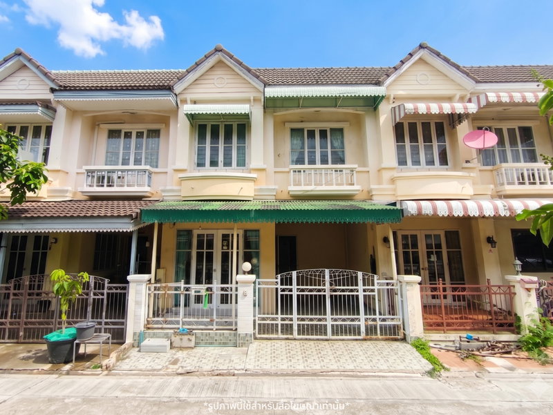 ขายทาวน์โฮม :  "หมู่บ้านบุศรินทร์ ธนบุรีรมย์" ขายทาวน์โฮม 2 ชั้น เพียง 1.6 ล้านบาทเท่านั้น 