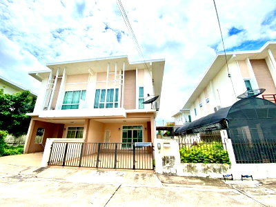 บ้านแฝด ไปรษณีย์ศรีราชา : บ้านแฝดสวย ศรีราชา หมู่บ้านพาโนวิว ใกล้นิคม เดินทางสะดวก