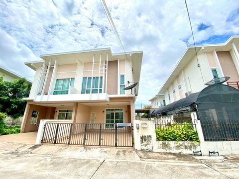 Beautiful twin houses in Sriracha, Panoview Village, near the industrial estate, convenient transportation.