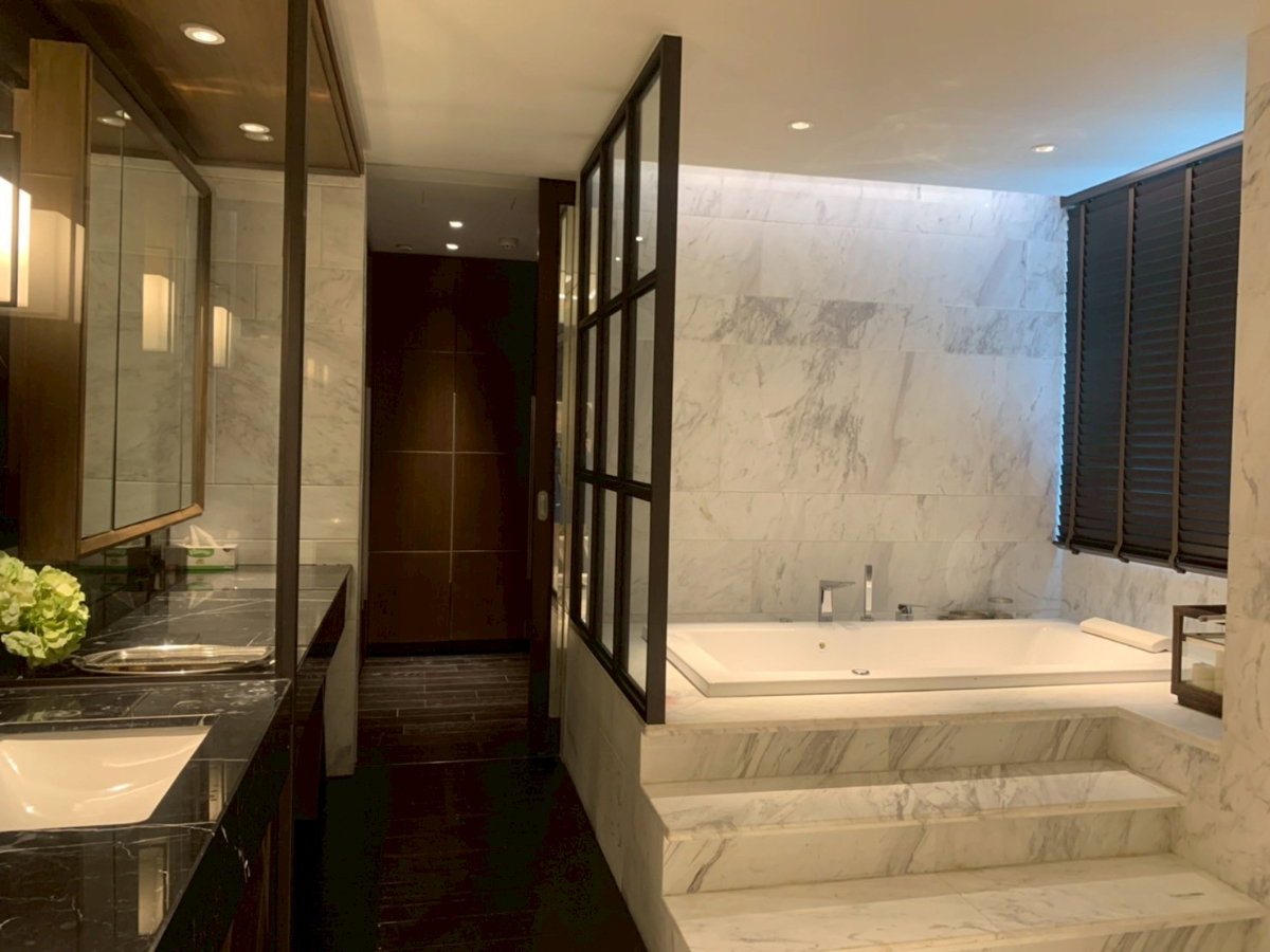 รูป 🔥 The crest sukhumvit 24 - Duplex 3 Bedrooms for RENT ONLY 200K 🔥 - รูปที่ 2/17