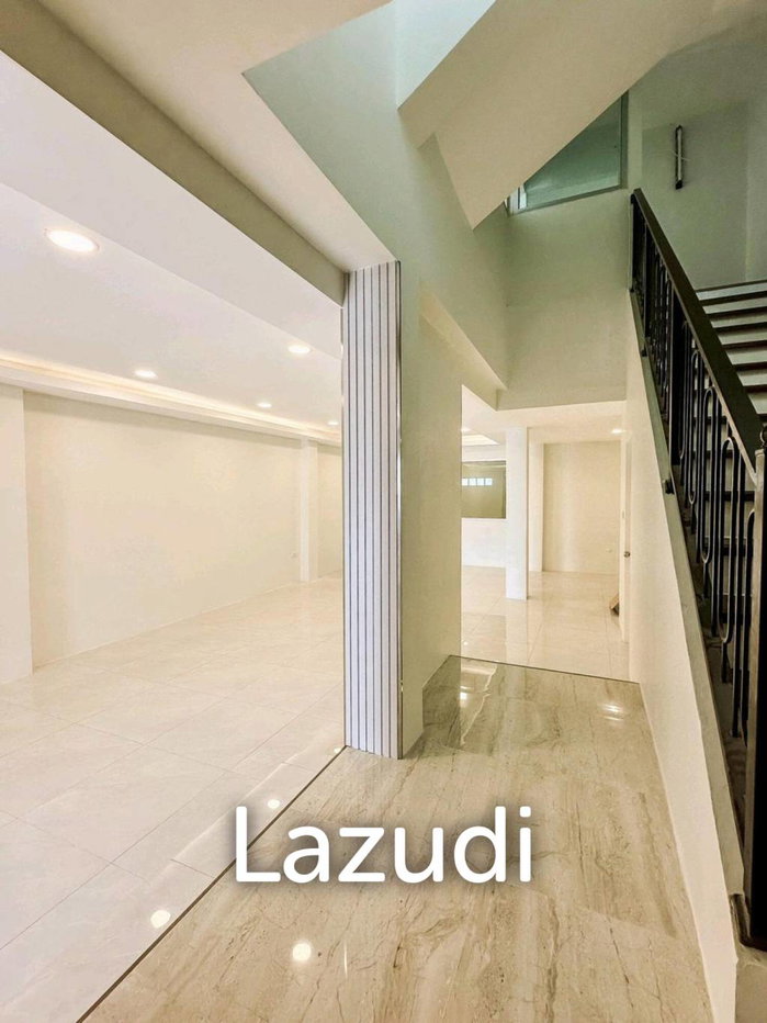 รูป 260 sqm modern townhouse in Wang Thonglang Bangkok - รูปที่ 6/25