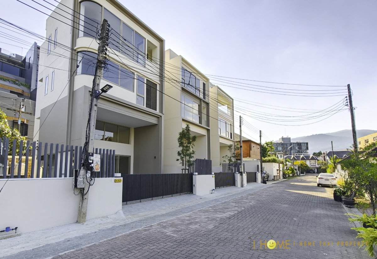 รูป  ขายบ้านเดี่ยว 3 ชั้นครึ่ง   4 ห้องนอน  5 ห้องน้ำ  1 ห้องครัว  2 ที่จอดรถ #C8MG100617 - รูปที่ 4/26