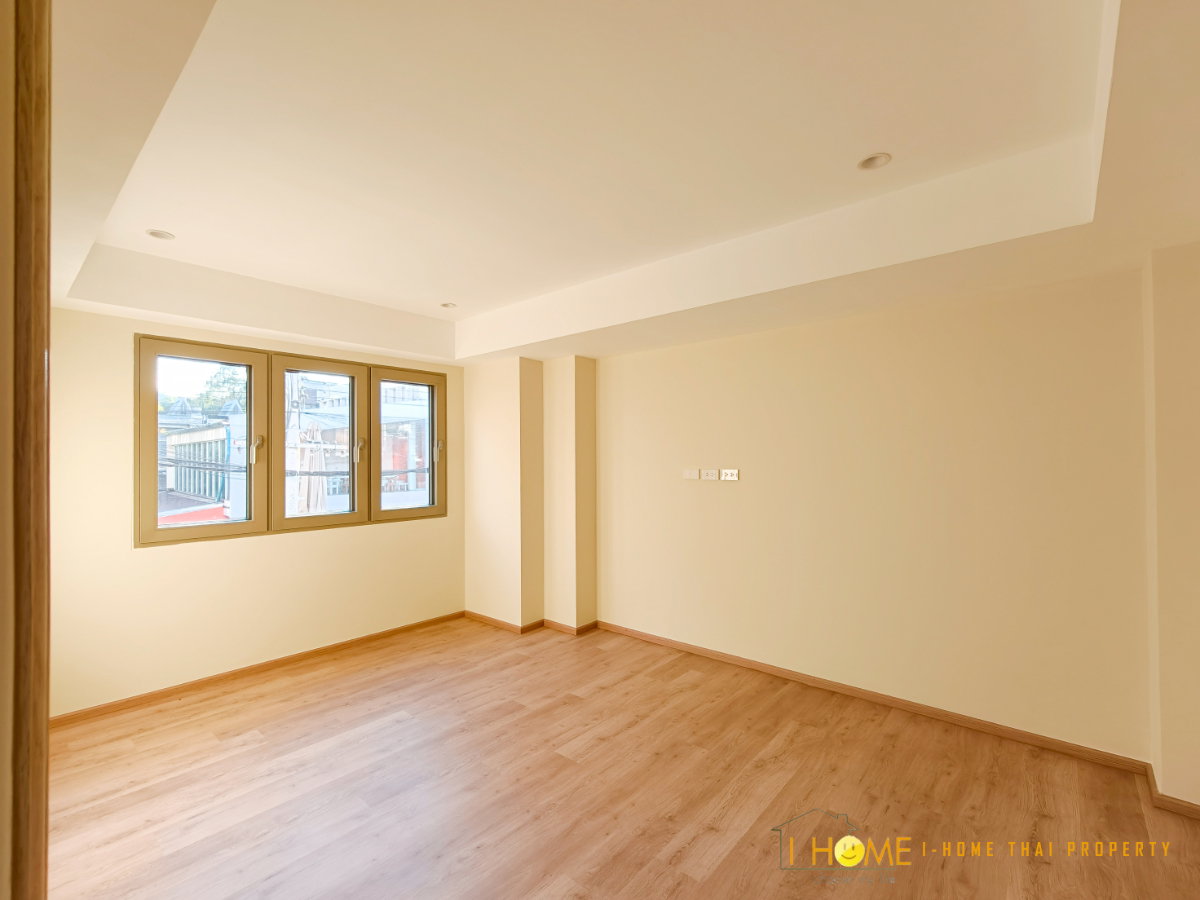 รูป  ขายบ้านเดี่ยว 3 ชั้นครึ่ง   4 ห้องนอน  5 ห้องน้ำ  1 ห้องครัว  2 ที่จอดรถ #C8MG100617 - รูปที่ 12/26