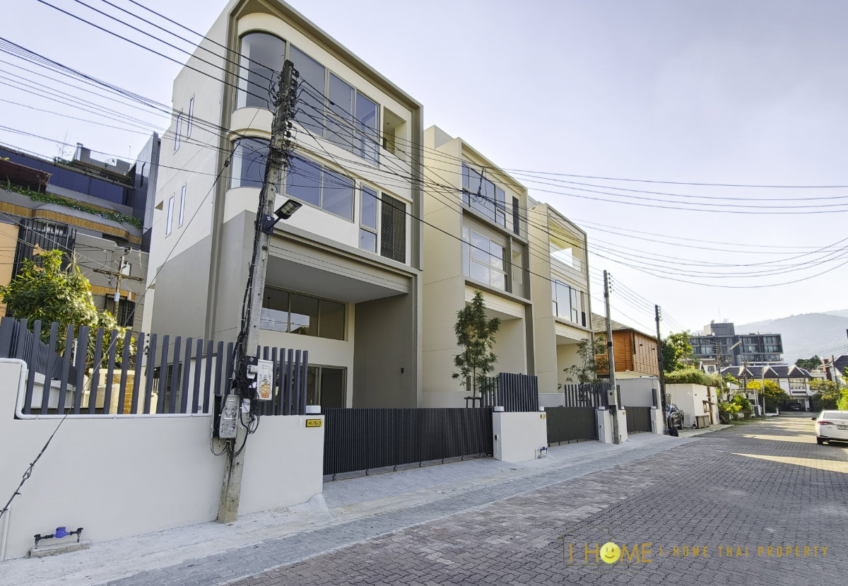 รูป  ขายบ้านเดี่ยว 3 ชั้นครึ่ง   4 ห้องนอน  5 ห้องน้ำ  1 ห้องครัว  2 ที่จอดรถ #C8MG100617 - รูปที่ 2/26