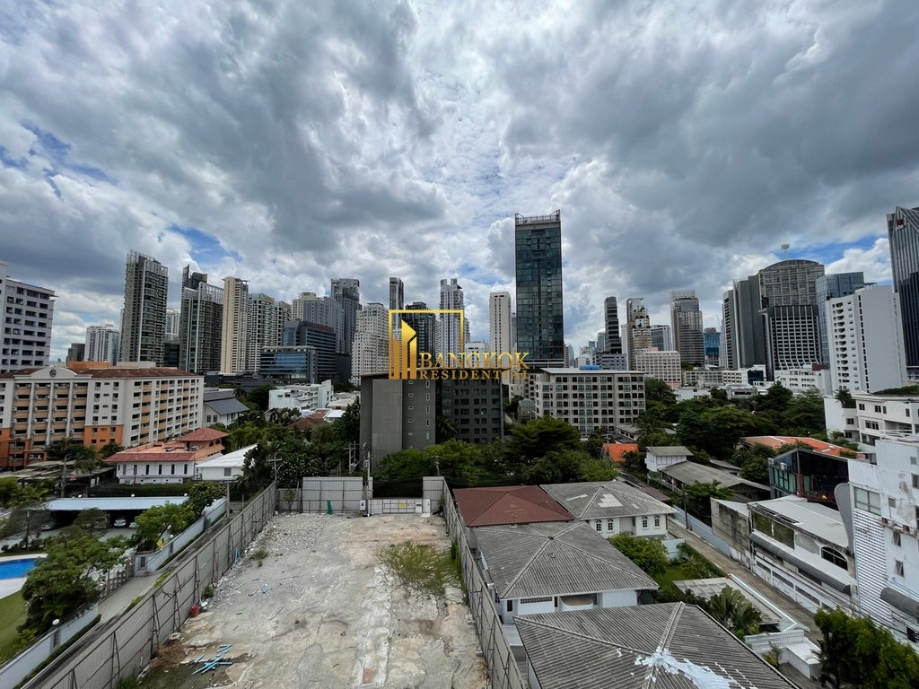 รูป Renovated 3 Bedroom Apartment in Phrom Phong - BR0872AP - รูปที่ 24/32