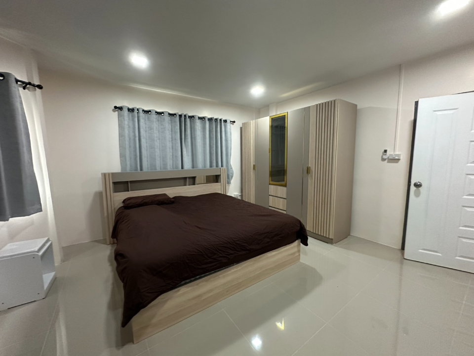 รูป ให้เช่าบ้านเดี่ยว บ้านใหม่เพิ่ง Renovate หมู่บ้านกล้วยไม้ มีสนามหญ้ารอบบ้านสวยงาม ใกล้เซ็นทรัลเฟส เดินทางสะดวก-RW007954 - รูปที่ 5/25