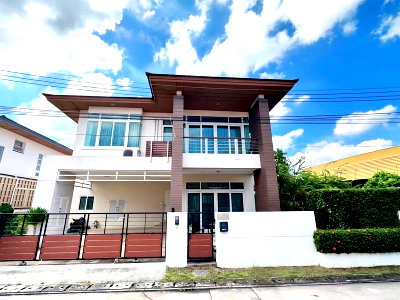 Houses for sale Kasetsart University Si Racha Campus : Quality detached houses in The Boulevard Sriracha project, with a pleasant atmosphere.