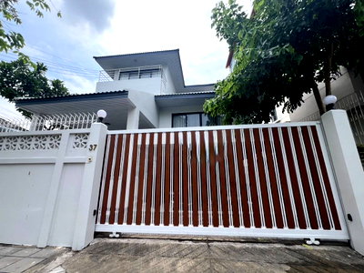 เช่าบ้านเดี่ยว วัน แบงค็อก   : WS7531 🏡✨ ให้เช่าบ้านเดี่ยว ใจกลางสาทร นราธิวาส 15 ใกล้ BTS ช่องนนทรี เพียง 110,000 บาท / เดือน