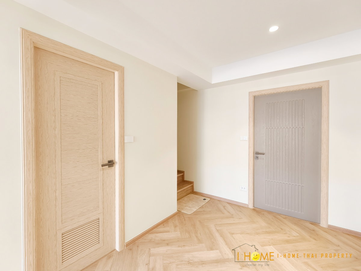 รูป  ขายบ้านเดี่ยว 3 ชั้นครึ่ง   4 ห้องนอน  5 ห้องน้ำ  1 ห้องครัว  2 ที่จอดรถ #C8MG100617 - รูปที่ 10/26