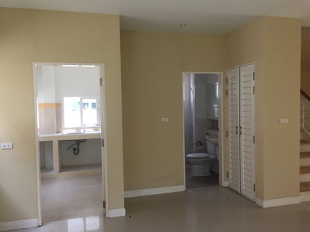 รูป ขายบ้านเดี่ยว 2 ชั้น เนื้อที่ 74.9 ตร.ว. หลังมุม หมู่บ้านเดอะเซ็นโทร วัชรพล - รูปที่ 3/8