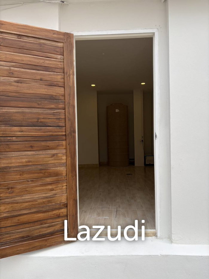 รูป 260 sqm modern townhouse in Wang Thonglang Bangkok - รูปที่ 3/25