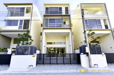 บ้านเดี่ยว ศาลหลักเมืองจังหวัดอุดรธานี :  ขายบ้านเดี่ยว 3 ชั้นครึ่ง   4 ห้องนอน  5 ห้องน้ำ  1 ห้องครัว  2 ที่จอดรถ #C8MG100617