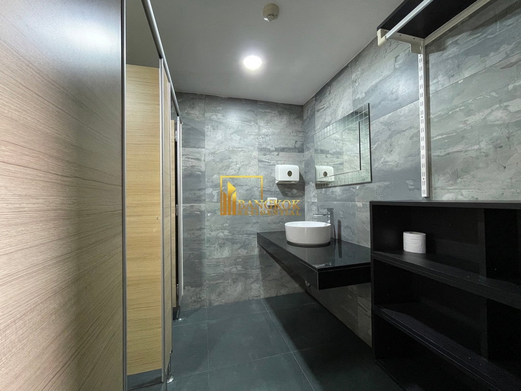 รูป Renovated 3 Bedroom Apartment in Phrom Phong - BR0872AP - รูปที่ 29/32
