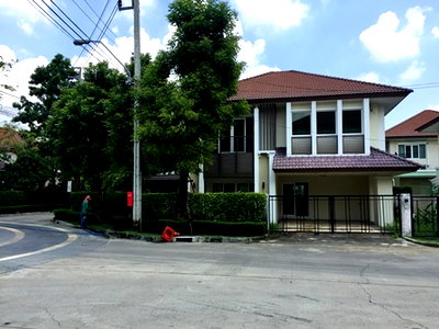 ขายบ้านเดี่ยว : ขายบ้านเดี่ยว 2 ชั้น เนื้อที่ 74.9 ตร.ว. หลังมุม หมู่บ้านเดอะเซ็นโทร วัชรพล