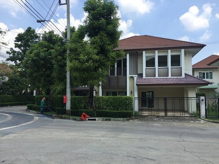 ขายบ้านเดี่ยว : ขายบ้านเดี่ยว 2 ชั้น เนื้อที่ 74.9 ตร.ว. หลังมุม หมู่บ้านเดอะเซ็นโทร วัชรพล