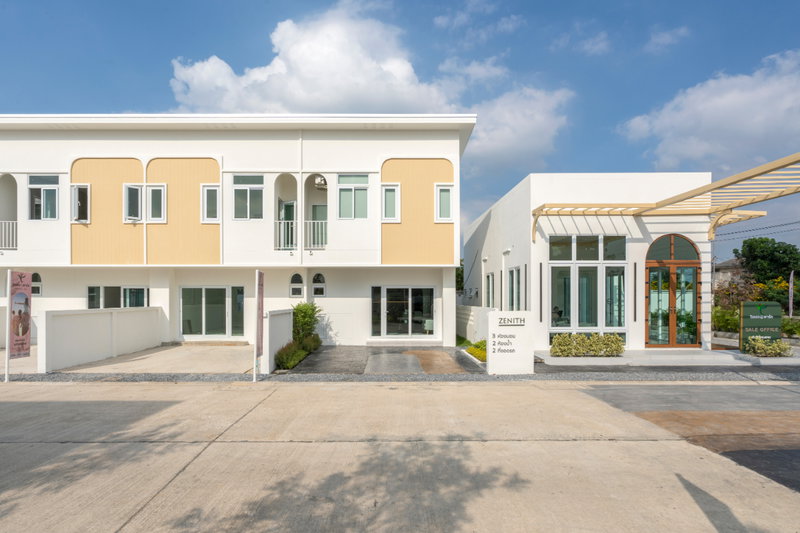 Townhouses for sale : Chaengwattana Zone: 2-Story Townhome (3 Beds, 2 Baths). Early 2MB!