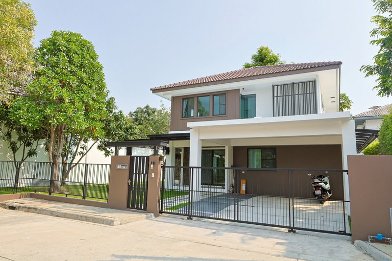 ขายบ้านเดี่ยว : ขายบ้านเดี่ยวแปลงใหญ่ มัณฑนา บางนา กม.7 - 4 ห้องนอน 3 ห้องน้ำ เนื้อที่ 112.6 ตร.วา สวยสุด หลังมุม เป็นส่วนตัวที่สุด ใกล้ Mega บางนา เพียง 17.99 ลบ.!