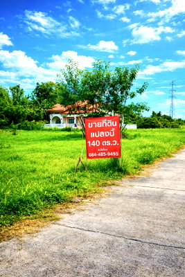 ที่ดิน สำนักงานขนส่งจังหวัดเชียงใหม่ : ที่ดินถมแล้วใกล้อำเภอหางดง ไฟฟ้าประปาพร้อมใช้