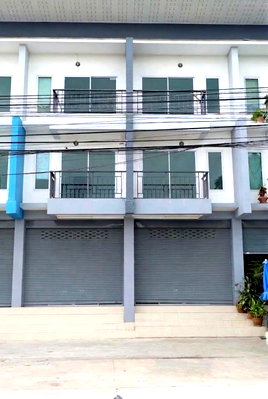 Shophouses for sale Kasetsart University Si Racha Campus : Urgent sale: 3-story commercial building in Crystal Town project, Sriracha, Chonburi.