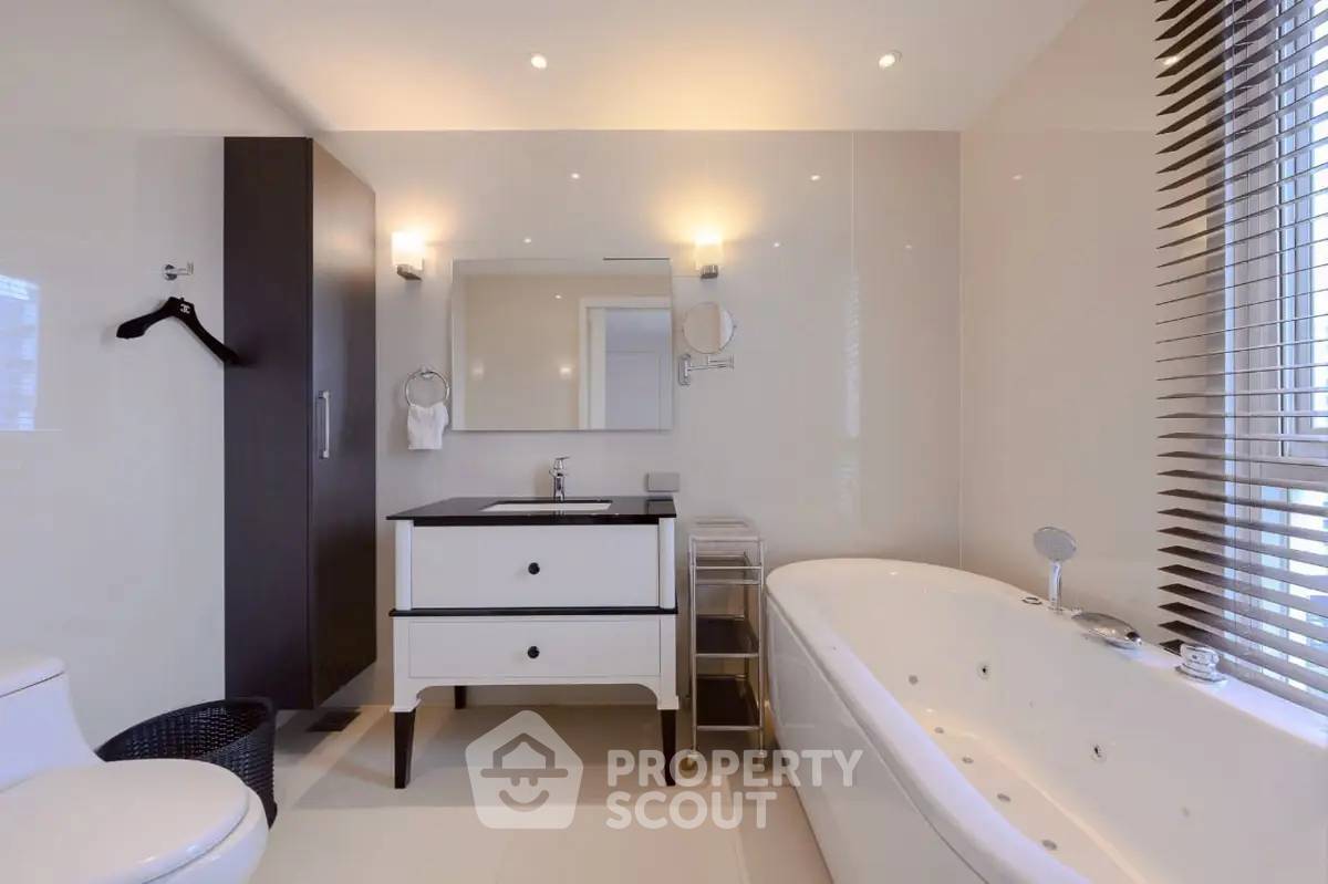 รูป คอนโด 2 ห้องนอน 122 ตร.ม. ชั้น 11 ที่ The Oleander ใกล้ BTS นานา (ID 2828451) - รูปที่ 19/26