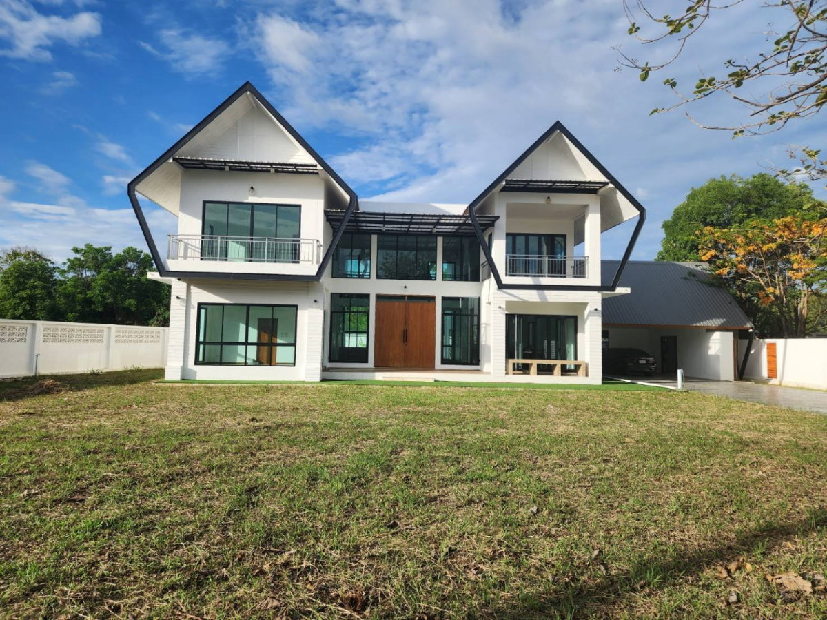 รูป ให้เช่าบ้านเดี่ยวสองชั้น 4 ห้องนอน 4 ห้องน้ำ 1 ห้องครัว 2 ที่จอดรถ #AHD-H1320 - รูปที่ 1/9