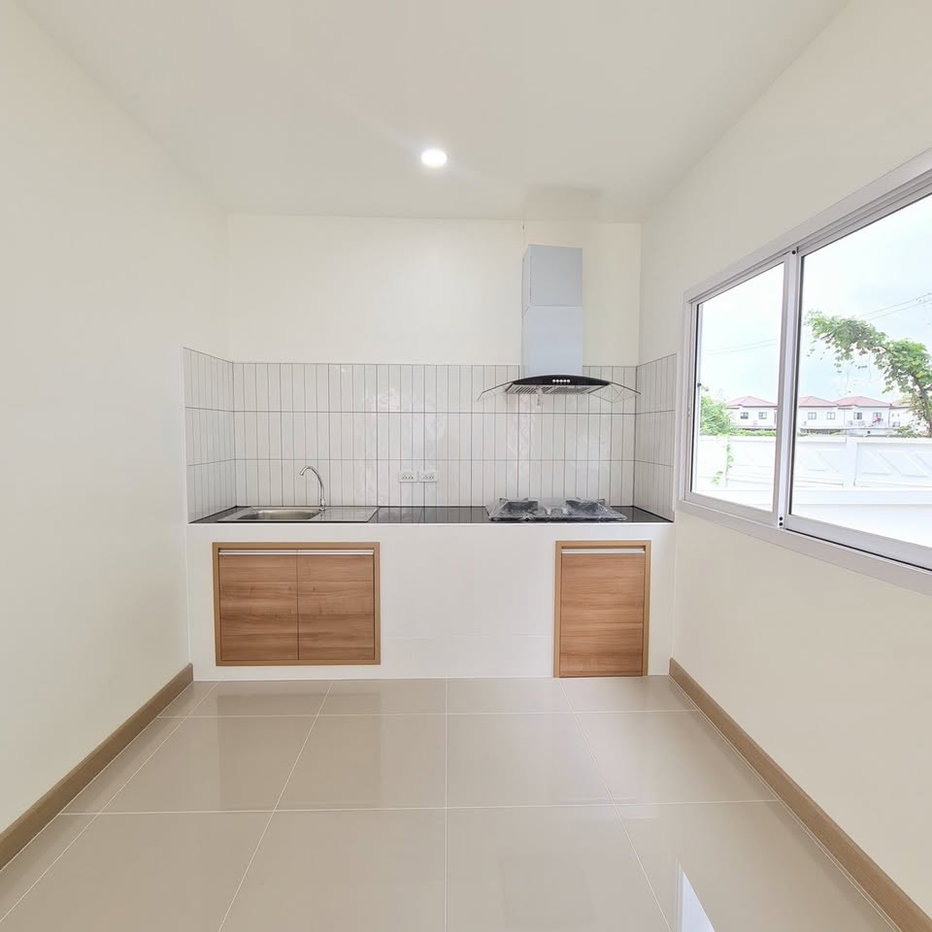 รูป ขาย บ้านเดี่ยวสองชั้น บ้านนอกโครงการทำเลเด่นใกล้ตลาด !!!! ฟรีโอน #CSS101821 - รูปที่ 5/16
