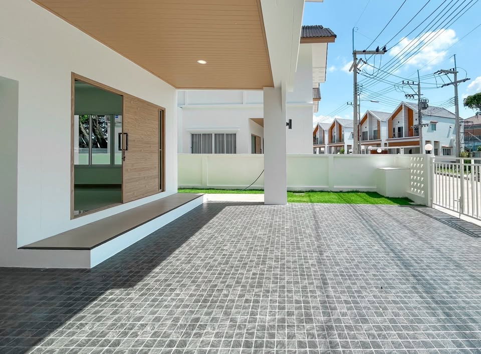 รูป ขาย บ้านเดี่ยวสองชั้น บ้านนอกโครงการทำเลเด่นใกล้ตลาด !!!! ฟรีโอน #CSS101821 - รูปที่ 2/16