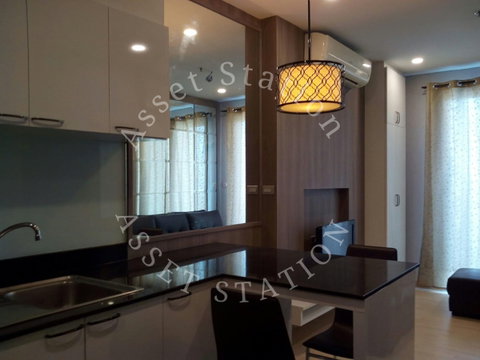 💎 Urgent Sale! Villa Sathorn, fully furnished unit, high floor with city view, large room, ready to move in. 🏢 Near BTS Krung Thon Buri.