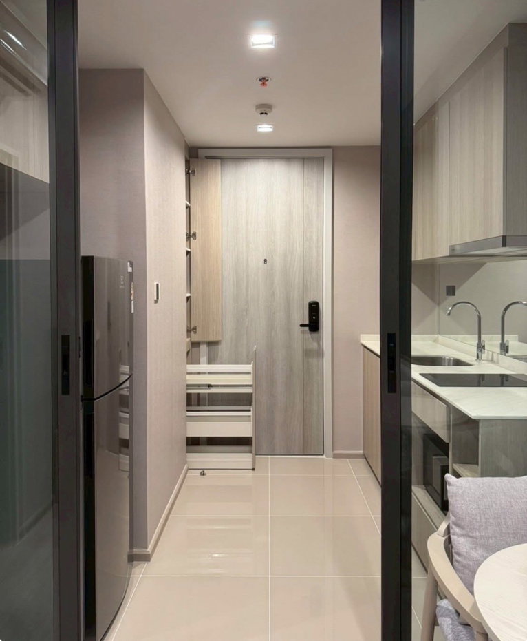 picture Reference Sathorn - Wongwianyai  - 9/12