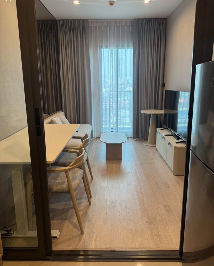 picture Reference Sathorn - Wongwianyai  - 7/12