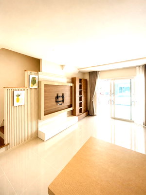 Townhouses for sale Saphan Mai : Pre-owned Townhome – Fully Extended & Move-In Ready!