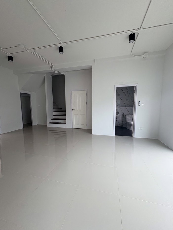 รูป ขาย Home Office 4 ชั้น รีโนเวทใหม่ ที่ The Terminal Suvarnabhumi - รูปที่ 2/8